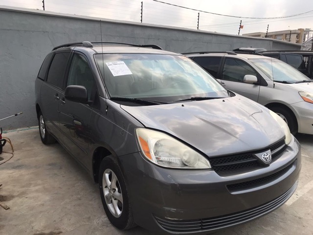 2004 Toyota Sienna 