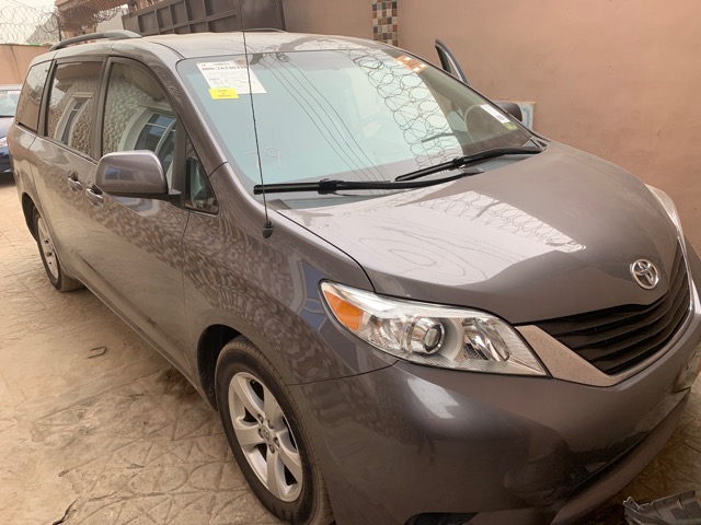 2011 Toyota Sienna le 