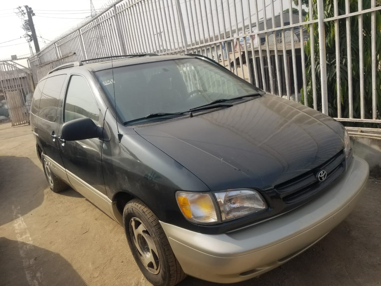 Foreign used 2000 Toyota Sienna 