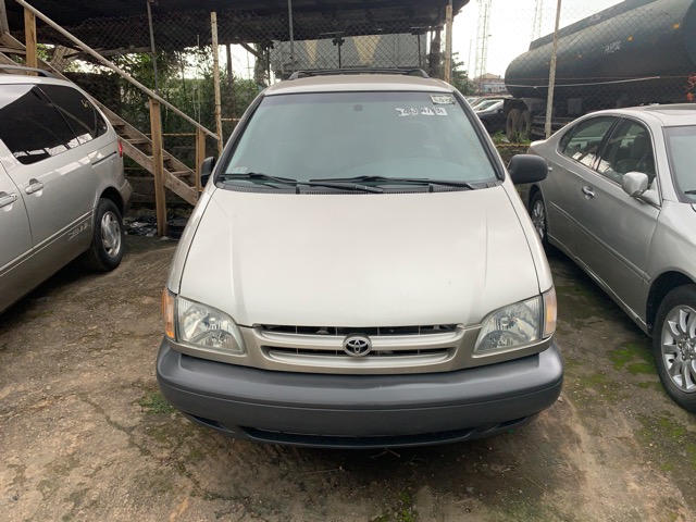 2003 Toyota Sienna  