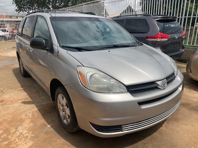 2004 Toyota Sienna le 