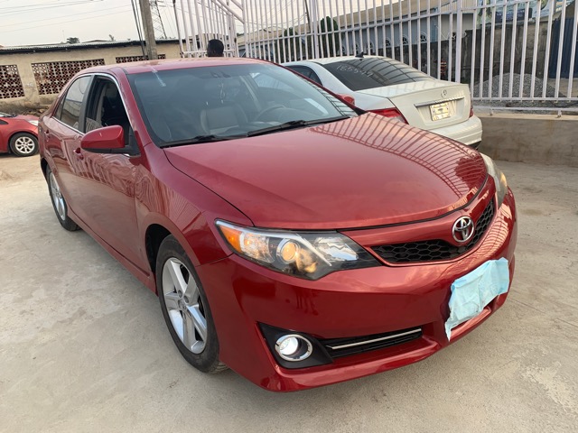 2014 Toyota Camry SE 