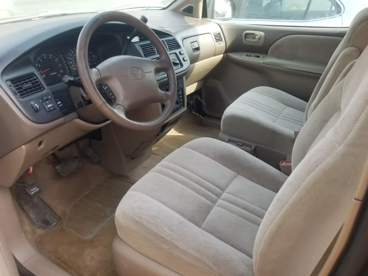 Foreign used 2000 Toyota Sienna 