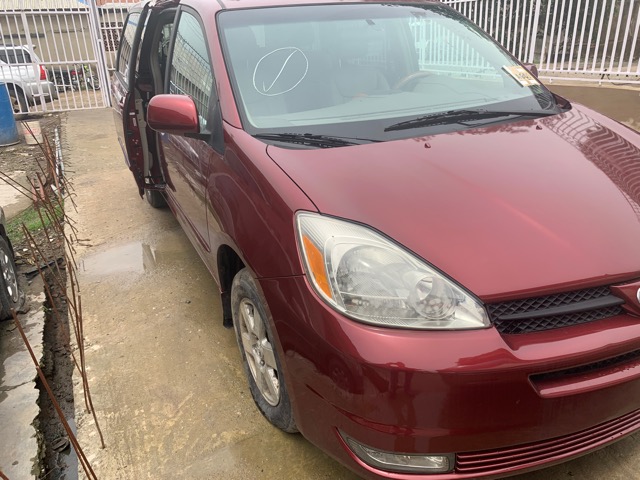 2004 Toyota Sienna XLE 