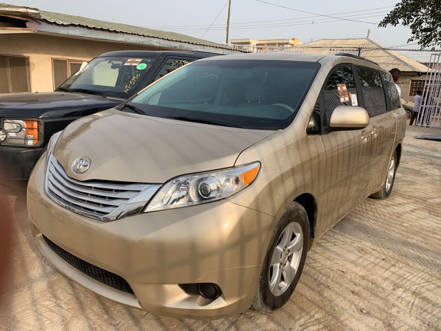 2011 Toyota Sienna Le 