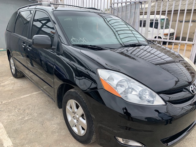 2008 Toyota Sienna XLE 