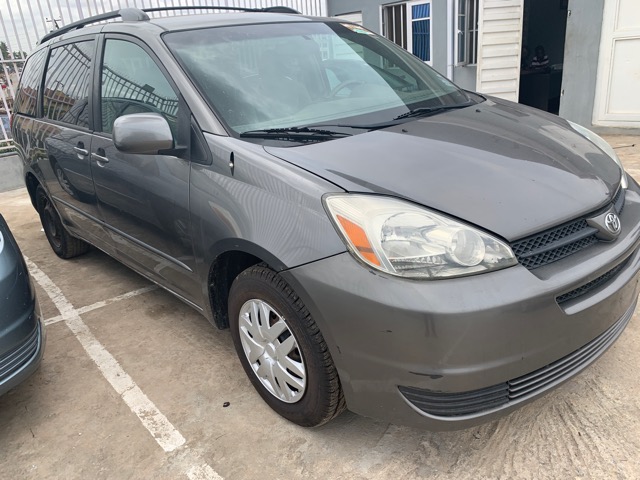 2004 Toyota Sienna LE 